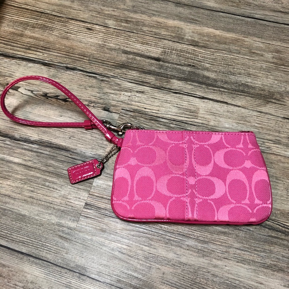 EUC. Pink Coach Wristlet 🌈